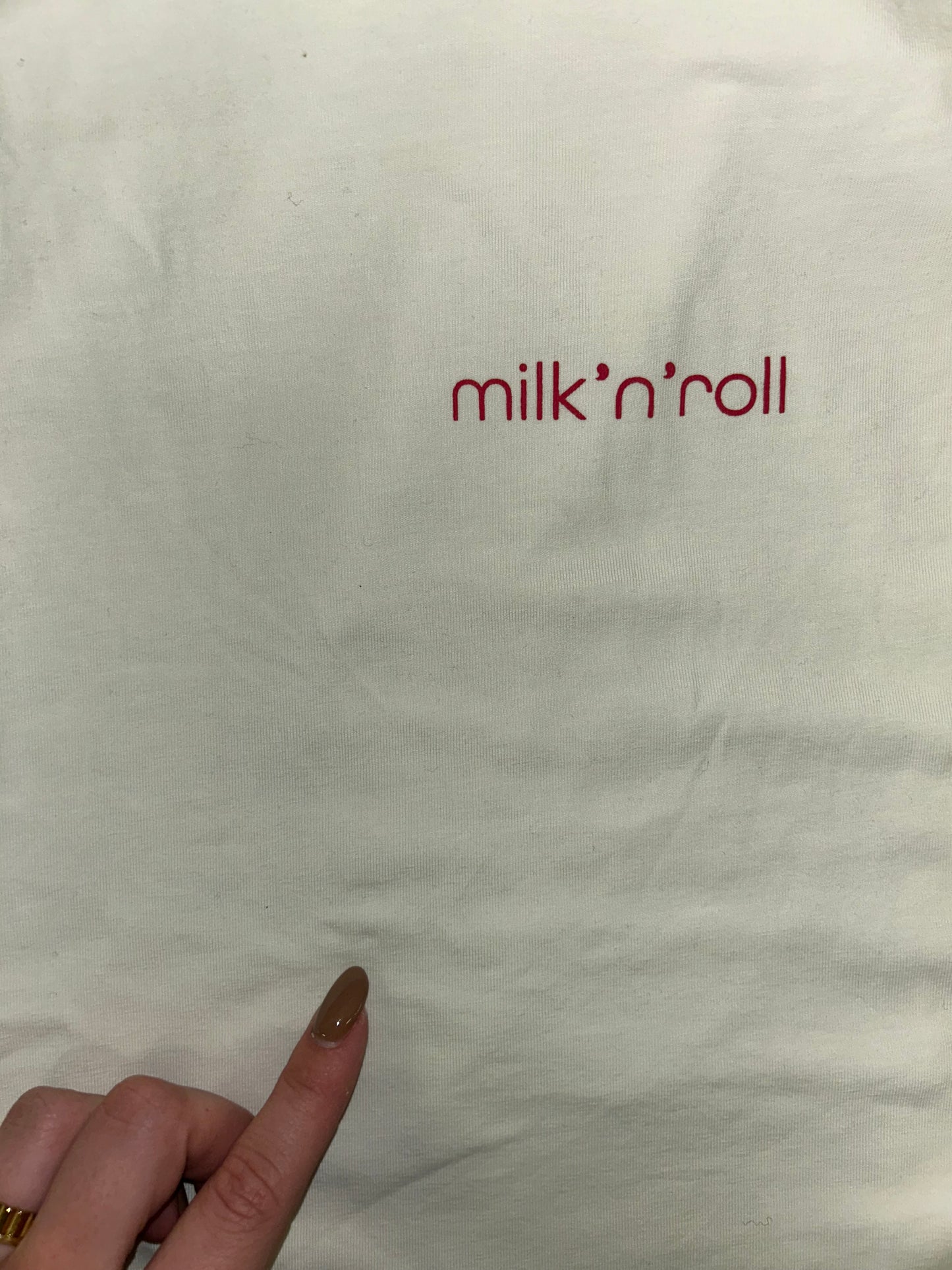 Camiseta Milk'n'roll , Talla L con una pequeña mancha en el pecho