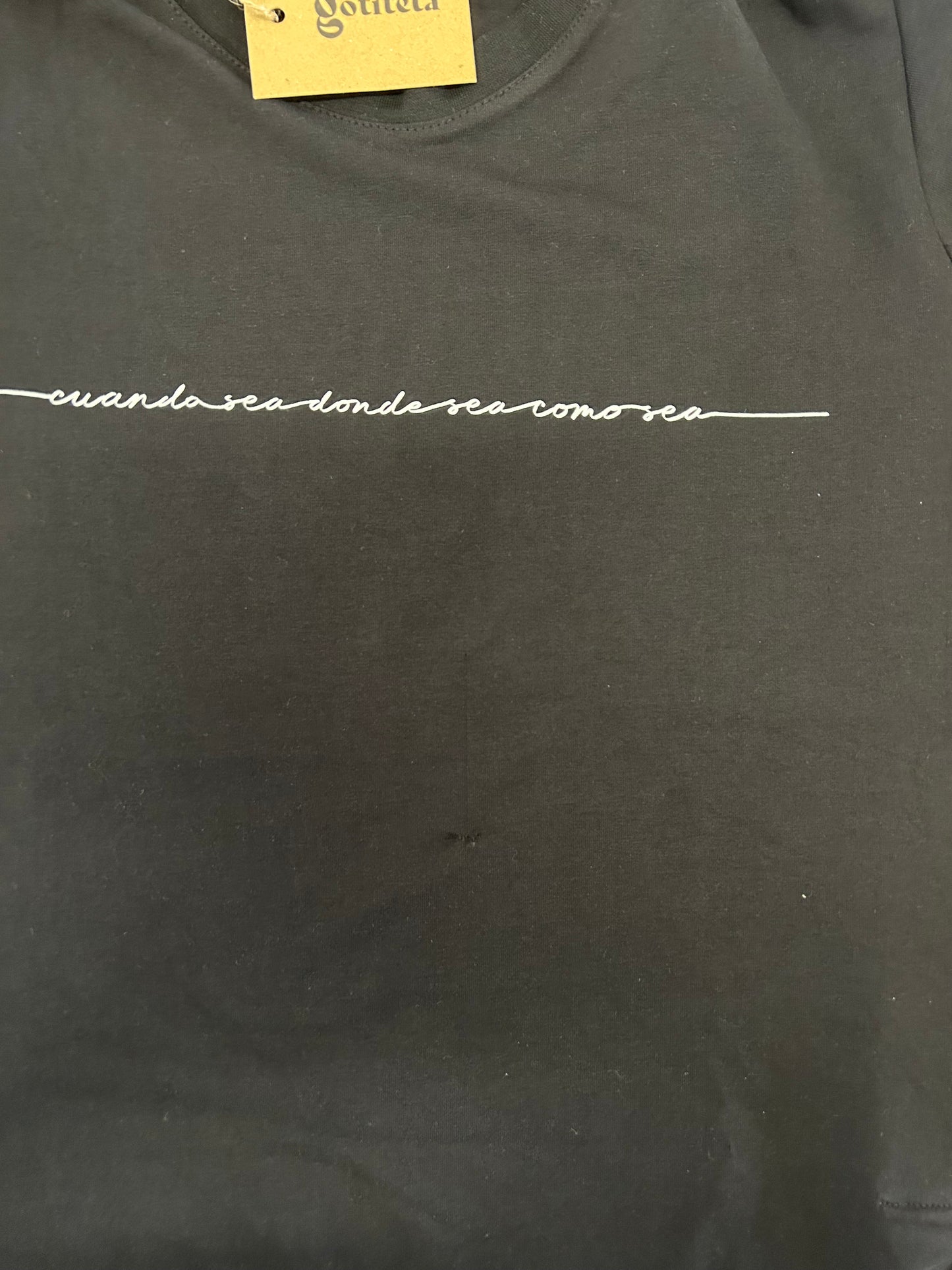 Camiseta Cuando sea Negra con una pequeña tara-Talla S