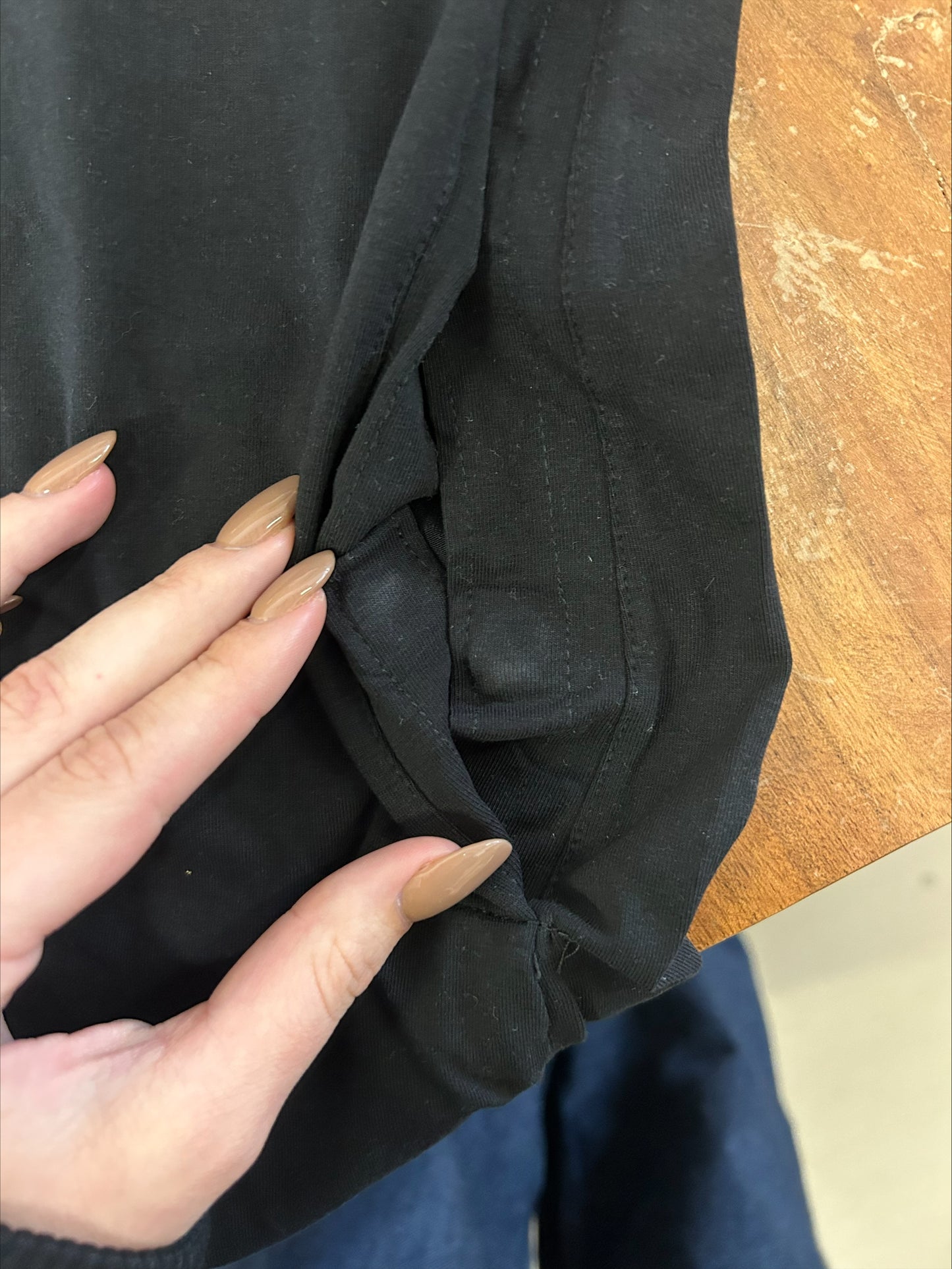 Camiseta Cuando sea Negra con defecto de fabricaciòn-Talla S
